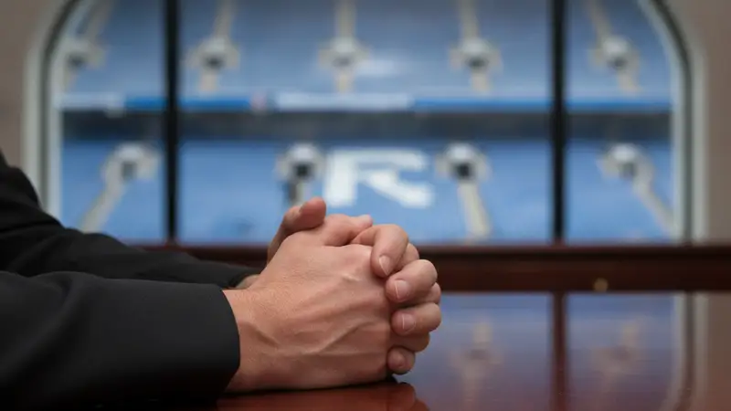 Alonso Takes Helm at Chelsea, Addresses Squad Future Amid Transfer Turmoil