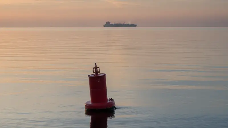 Iran Closes Strait of Hormuz, Citing Ceasefire Violations