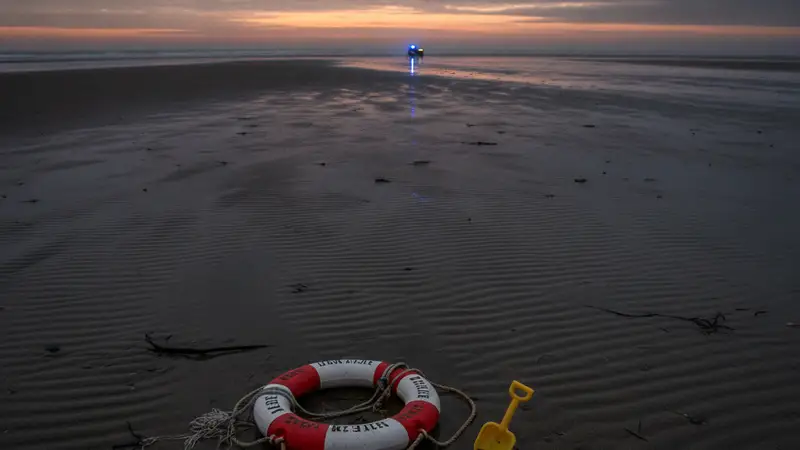 Father Dies Saving Children From Sea at Seaton Carew, Second Man Also Drowns in Rescue Attempt