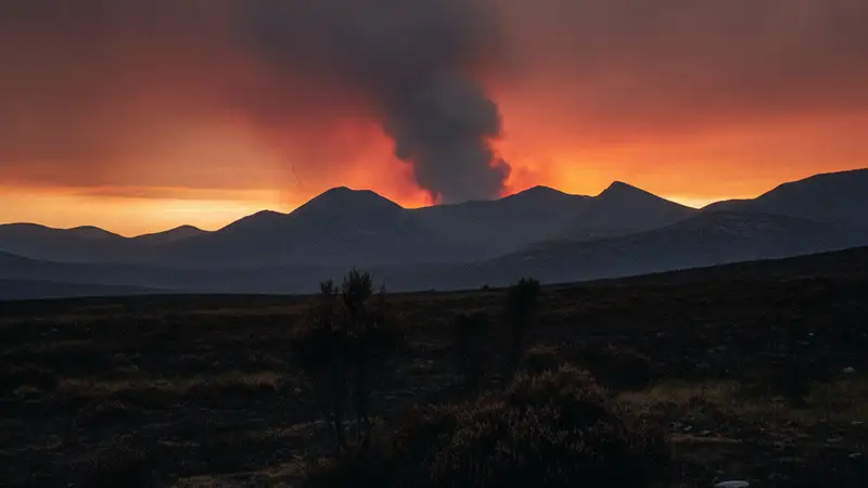 Cairngorms Wildfire Enters Third Day, Forces Evacuations